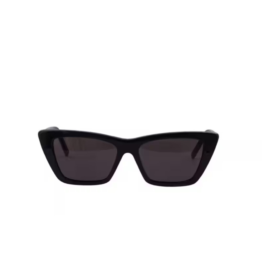 Chic Black Cat-Eye Sunglasses